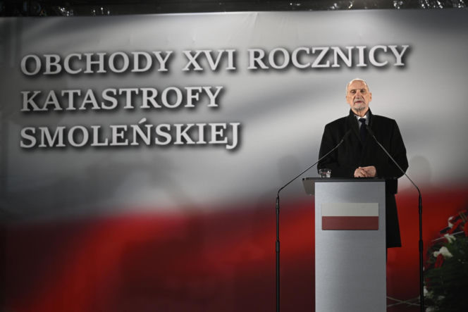 Marsz Pamięci PiS przeszedł ulicami Warszawy. To już 16 lat po katastrofie smoleńskiej