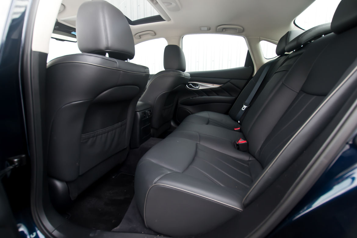 Infiniti Q70h Premium Tech