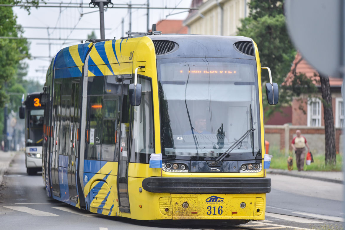"Czarna szyna" to niepokojące zjawisko. Alarm dla mieszkańców Torunia