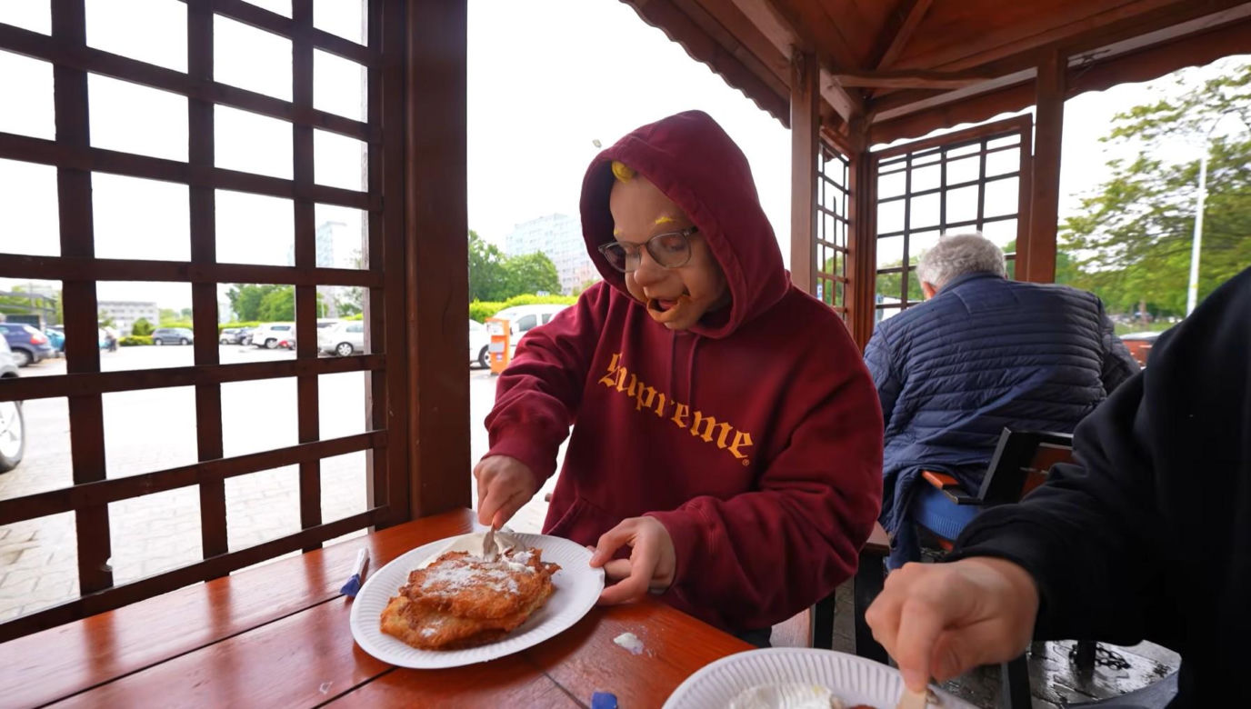 Książulo zachwycony plackami we Wrocławiu! "Lepsze niż u babci"