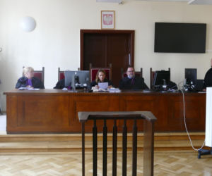 Sąd skazał krwawą Kingę za usiłowanie zabójstwa na ulicy. „Nadzwyczajne złagodzenie kary”