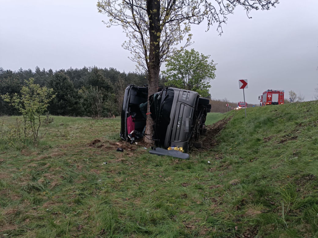 Wypadek autobusu pod Siedlcami. Droga zablokowana, są ranni