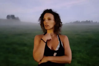 Ogromne siły policji pod Wrocławiem. Szukają zaginionej aktorki. Znaleziono rozbite auto!