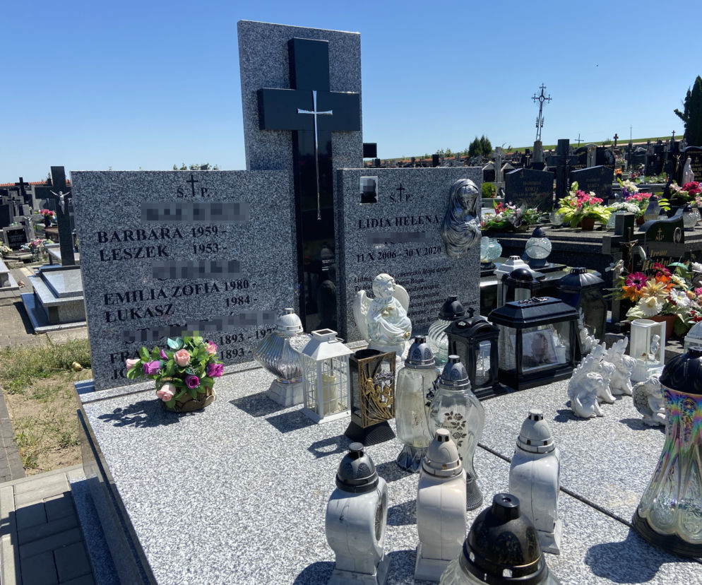 14-latka oblała się benzyną i podpaliła. Grób Lidii B. (+14 l.) na cmentarzu w Tykocinie (woj. podlaskie) rok po tragedii