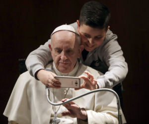 Papież ma już dość selfie