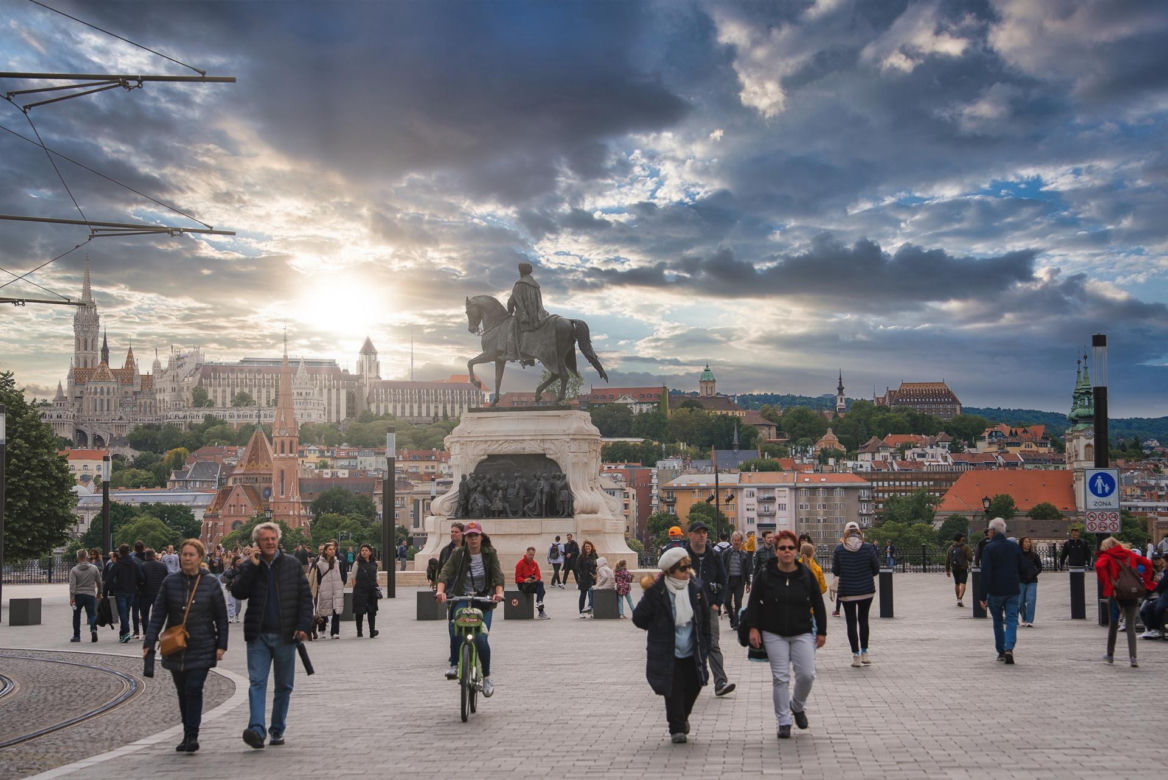 Sztuczna inteligencja wybrała 5 najmodniejszych miast w Europie. Musisz pojechać tam na weekend!