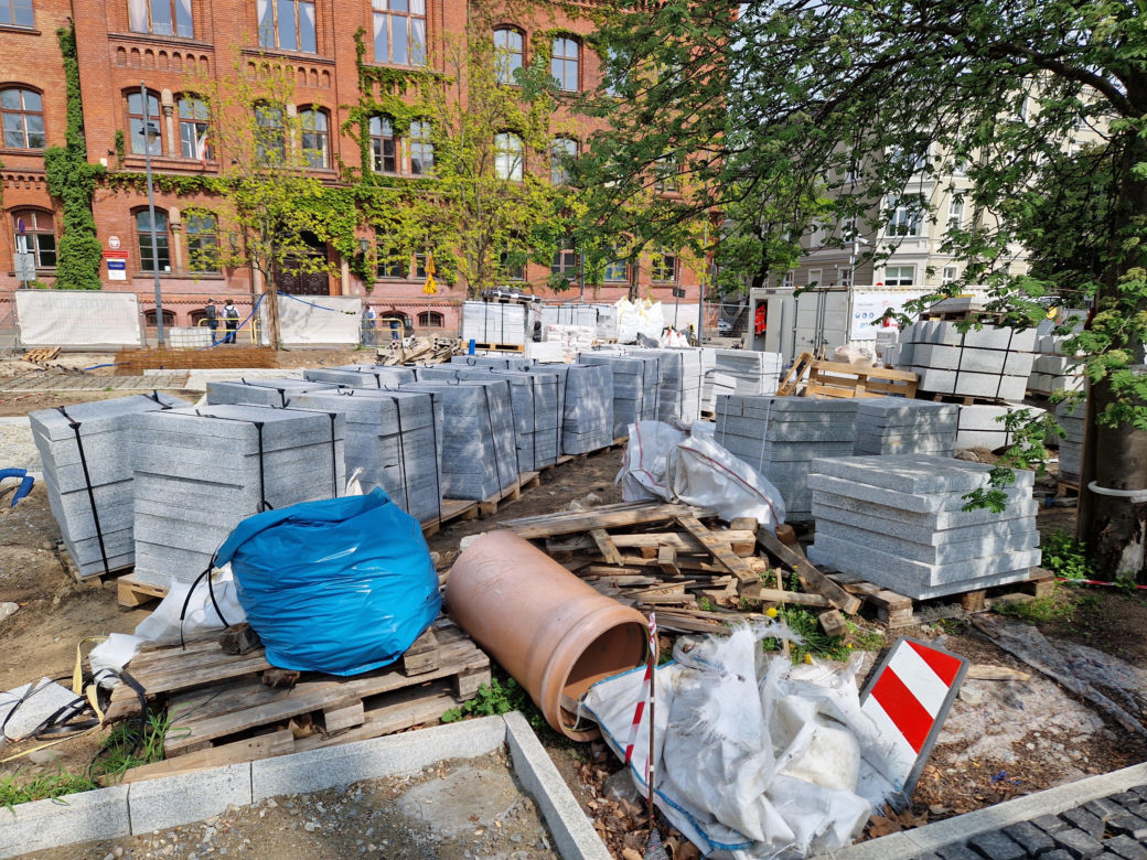 Tak teraz wygląda plac Wolności w Bydgoszczy. Powrót kwiaciarek ponownie opóźniony