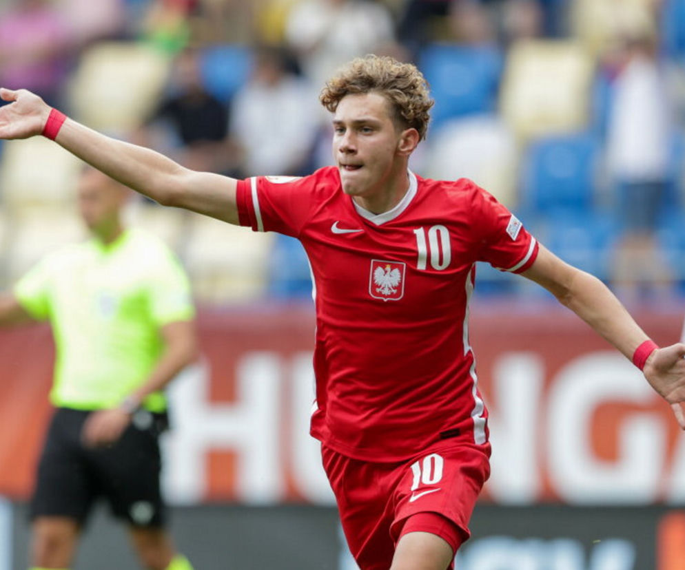 Piłkarz Daniel Mikołajewski w czerwonej koszulce reprezentacji Polski. O transferze do Torino czytaj na SE Supersport.