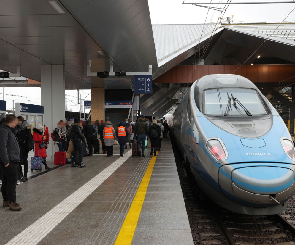 Pierwszy pociąg wjechał na Dworzec Zachodni. Wielkie otwarcie w poniedziałek