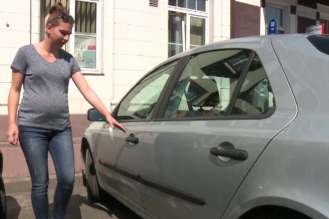 Kobieta kierowca w ciąży