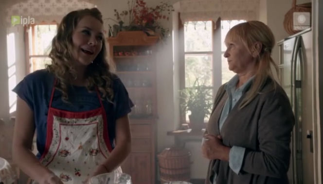 To nie koniec świata odcinek 13.  Ula (Magdalena Lamparska), Halina (Dorota Pomykała)
