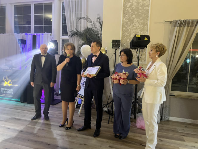 Studniówka pełna blasku i emocji! Tak bawili się maturzyści II LO w Bydgoszczy [ZDJĘCIA]