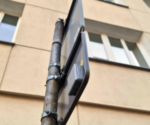 Tajemnicza kamera zainstalowana w centrum Warszawy. Odkryto ją przypadkowo