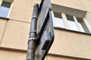 Tajemnicza kamera zainstalowana w centrum Warszawy. Odkryto ją przypadkowo