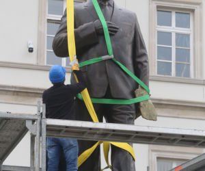 Kaczyński stanął na placu Piłsudskiego