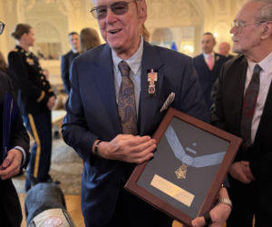 Wręczenie Krzyża Wielkiego Orderu Zasługi RP rodzicom Michaela Ollisa w Waszyngtonie, DC