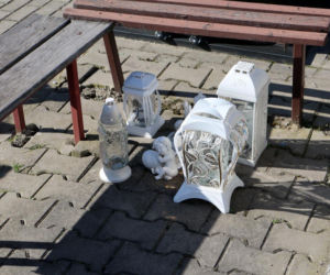 W Wielkanoc na cmentarzu główkę Milanka zmiażdżyła płyta nagrobna. Dramat się nie kończy. Miejsca tragedii strzegą aniołki