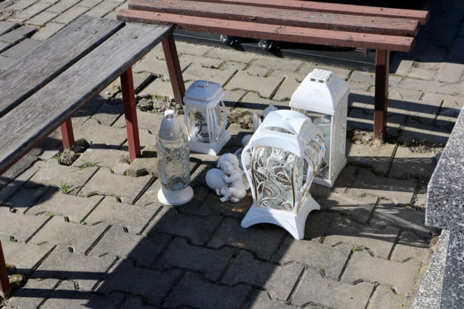 W Wielkanoc na cmentarzu główkę Milanka zmiażdżyła płyta nagrobna. Dramat się nie kończy. Miejsca tragedii strzegą aniołki