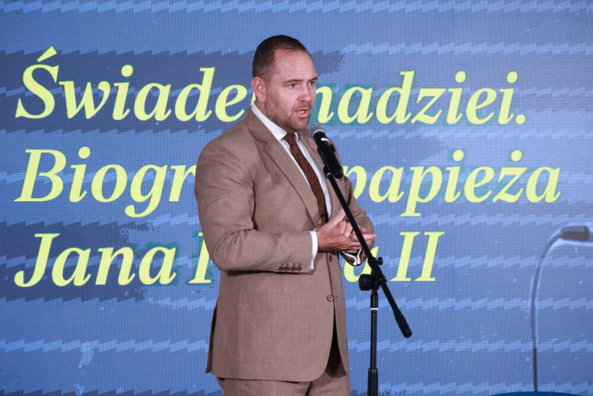 Styl Rafała Trzaskowskiego i Karola Nawrockiego