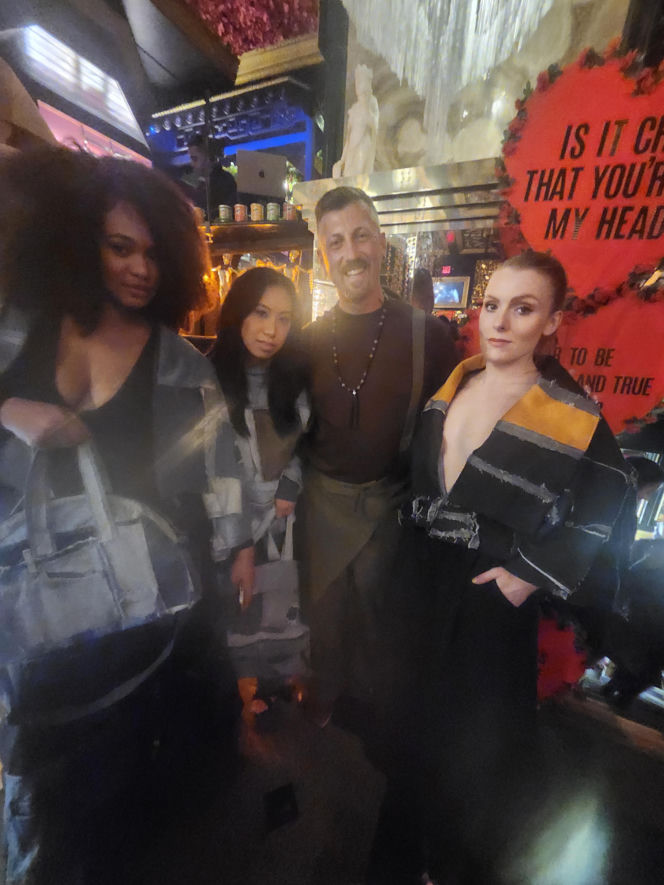 Pokaz RE:EARTH polskiego duetu Ulka Ta Od Szycia w Nowym Jorku