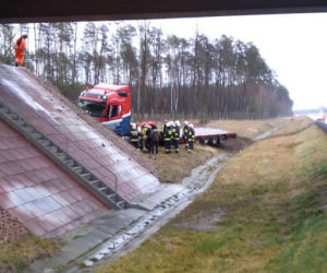 Staranował bariery na autostradzie