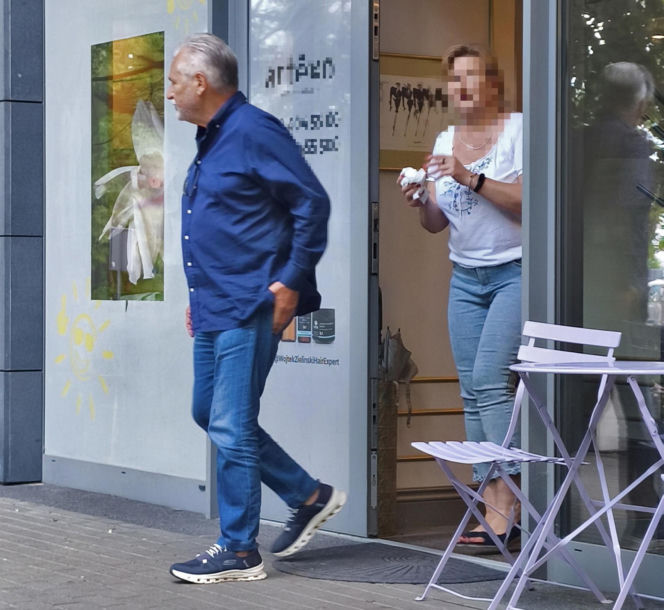 Aleksander Kwaśniewski u fryzjera