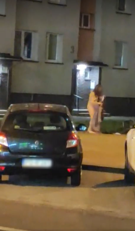 Naga kobieta na ulicach Świnoujścia