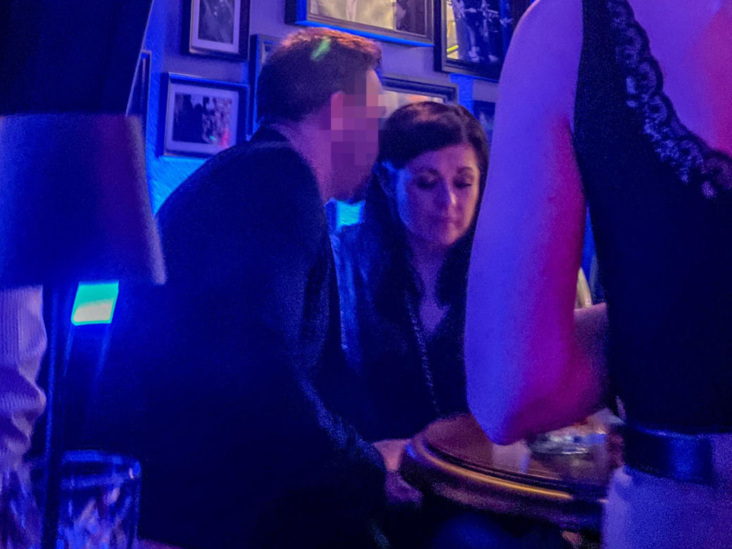 Katarzyna Cichopek w objęciach obcego mężczyzny. Tańcowali razem do rana