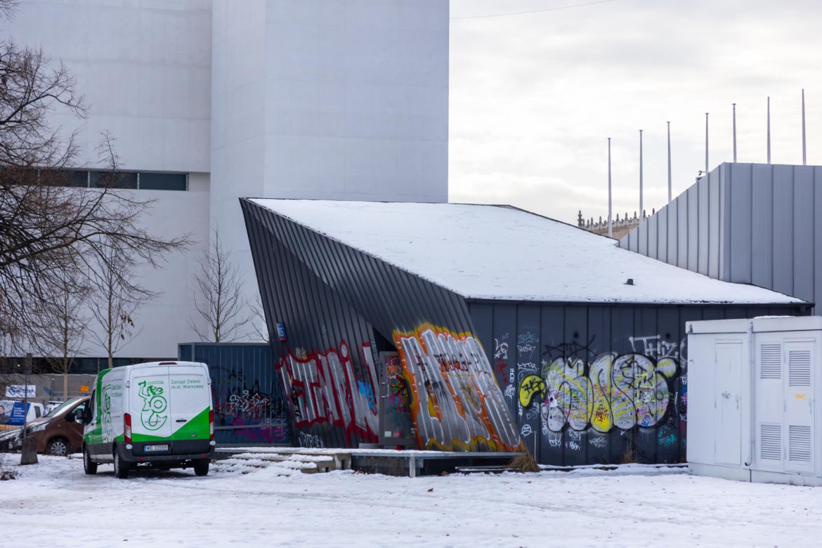 Nieczynny pawilon z czasów budowy centralnego odcinka 2. linii metra