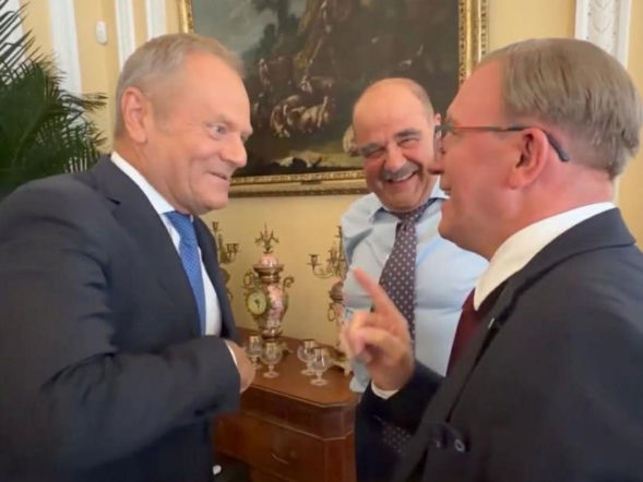 Cezary Żak zdradza kulisy Tuska na planie „Rancza”. Ujawnił, co premier robi po godzinach. Będziecie w szoku
