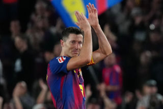 Barcelona - Betis. Cały stadion spojrzał na Roberta Lewandowskiego. Po chwili rozegrała się scena, którą zapamiętamy na zawsze