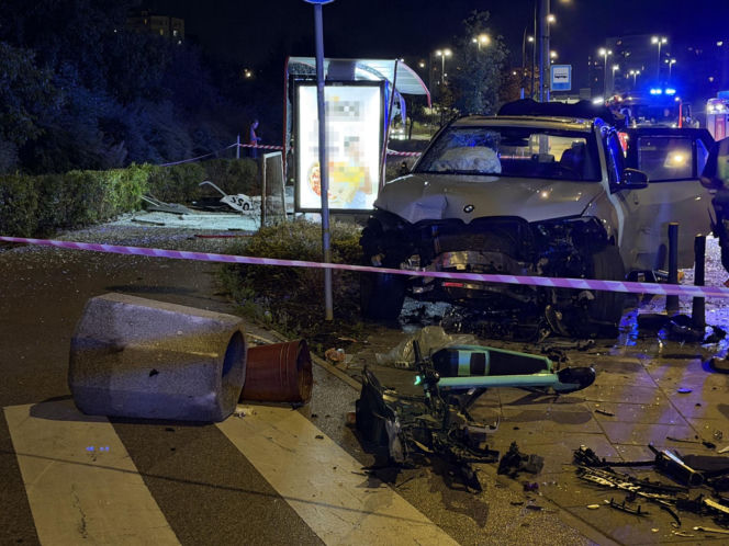 W BMW staranował przystanek. Wcześniej stracił prawo jazdy