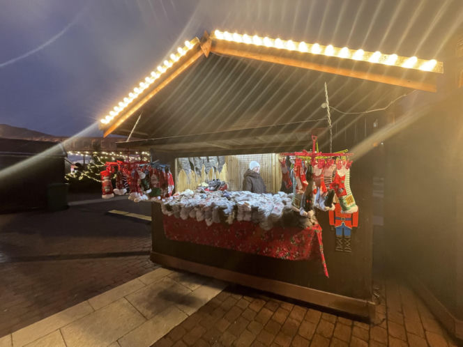 Pokémony, różowe gofry i zaskakujące różnice w cenach. Porównaliśmy łódzkie jarmarki