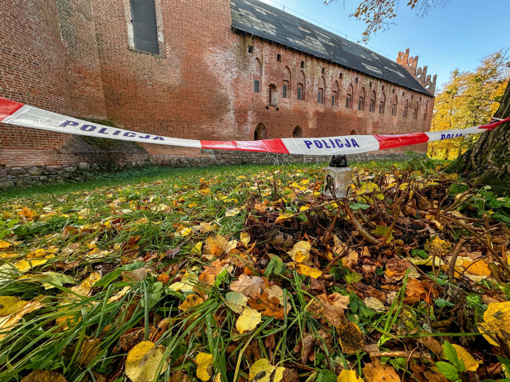 Prokurator sprawdzi, kto rozciągnął linkę, która zabiła strażaka. Adam miał tylko 28 lat
