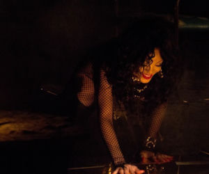 Rihanna Pour it Up (7)