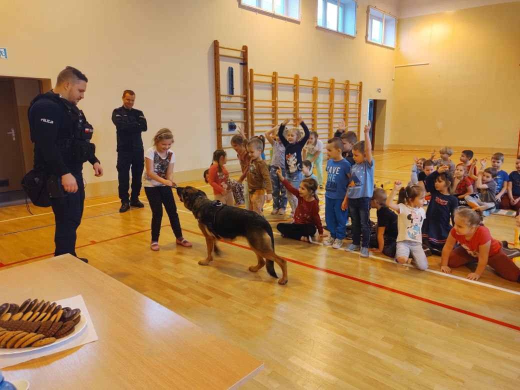 Przedszkolaki i policja