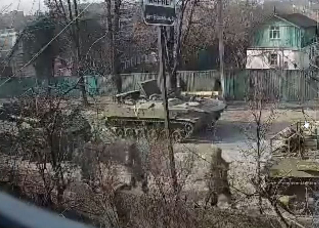 Pocisk uderzył w blok mieszkalny w Buczy pod Kijowem