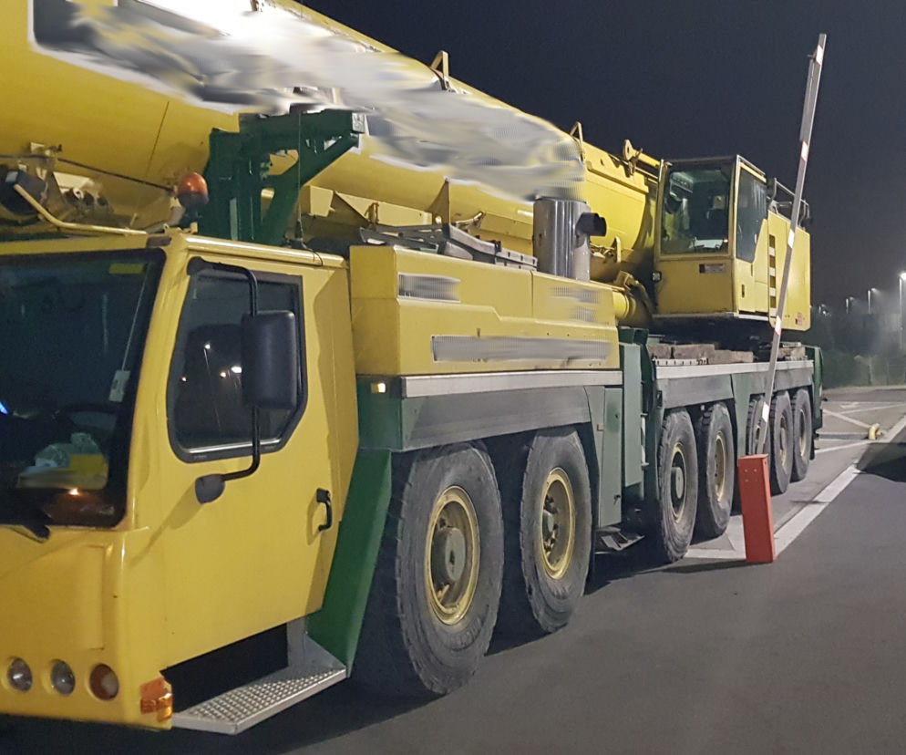 Transport żurawia za ciężki o 47 ton