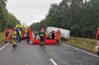Nie zauważyli ciała w busie? Zawieszono pięciu policjantów z toruńskiej drogówki