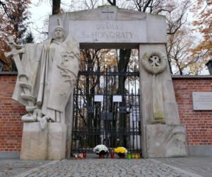 Wszystkich Świętych 2020. Przerażający widok z cmentarzy w Warszawie