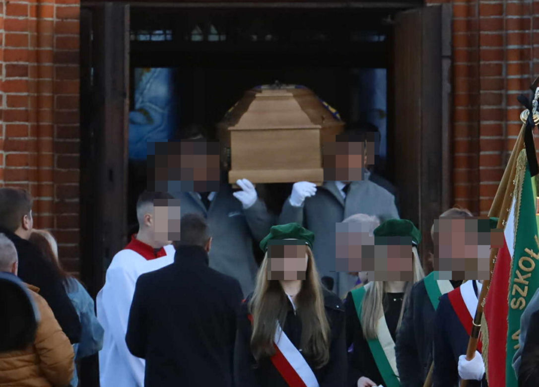 Zginęły dwie nastoletnie przyjaciółki – Maja (†16 l.) i Kinga (†16 l.). Za kierownicą siedział 17-letni Michał G., chłopak jednej z nich
