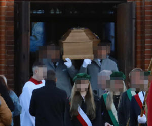 Zginęły dwie nastoletnie przyjaciółki – Maja (†16 l.) i Kinga (†16 l.). Za kierownicą siedział 17-letni Michał G., chłopak jednej z nich