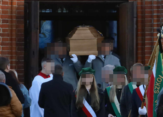 Zginęły dwie nastoletnie przyjaciółki – Maja (†16 l.) i Kinga (†16 l.). Za kierownicą siedział 17-letni Michał G., chłopak jednej z nich