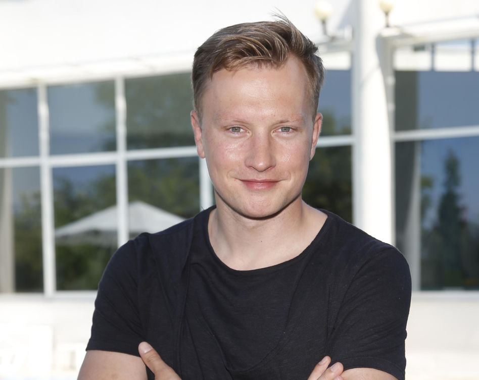 Od nastolatka z "Na Wspólnej" do eleganckiego mężczyzny. Tak zmieniał się Jakub Wesołowski