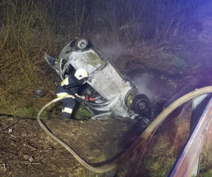 Sietesz. Auto po wypadku stanęło w ogniu