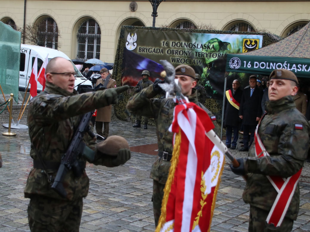 Dolnośląscy terytorialsi złożyli przysięgę wojskową na Rynku we Wrocławiu