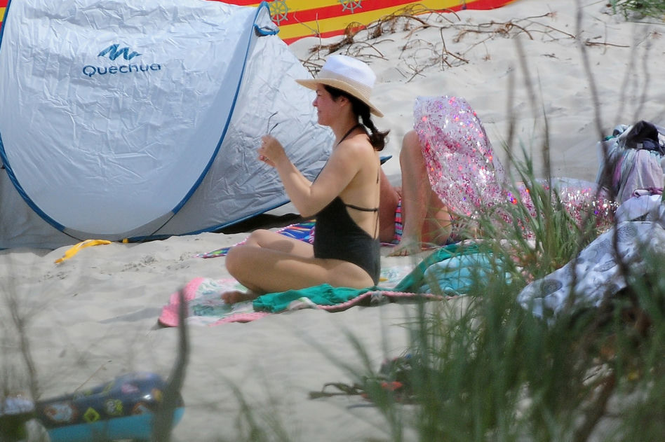 Kasia Cichopek z rodziną na plaży