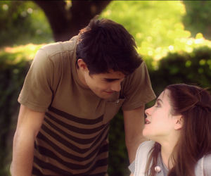 Violetta 1 sezon. Violetta Castillo (Martina Stoessel), Tomas (Pablo Espinosa)