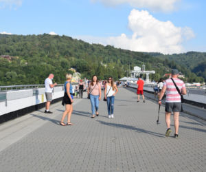 Turyści nad Soliną