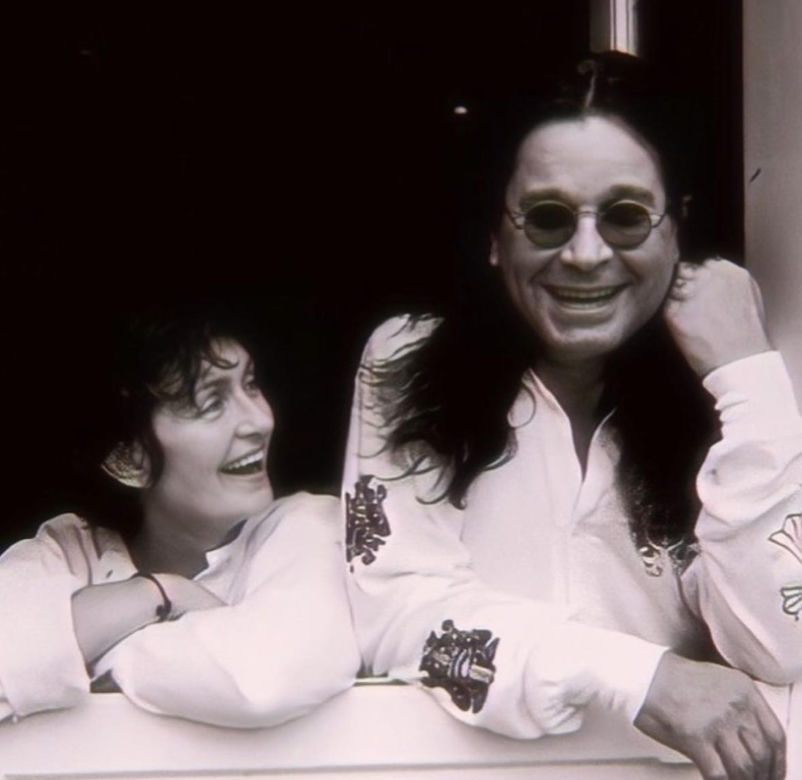 Miłość, która przetrwała piekło. Historia Ozzy’ego i Sharon Osbourne – toksyczna, szalona i prawdziwa